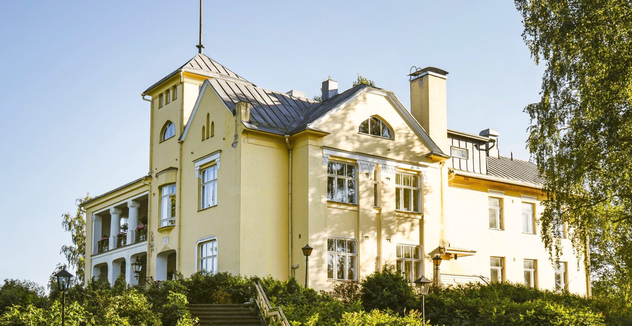 kuokkalan kartanon rakennus kesällä